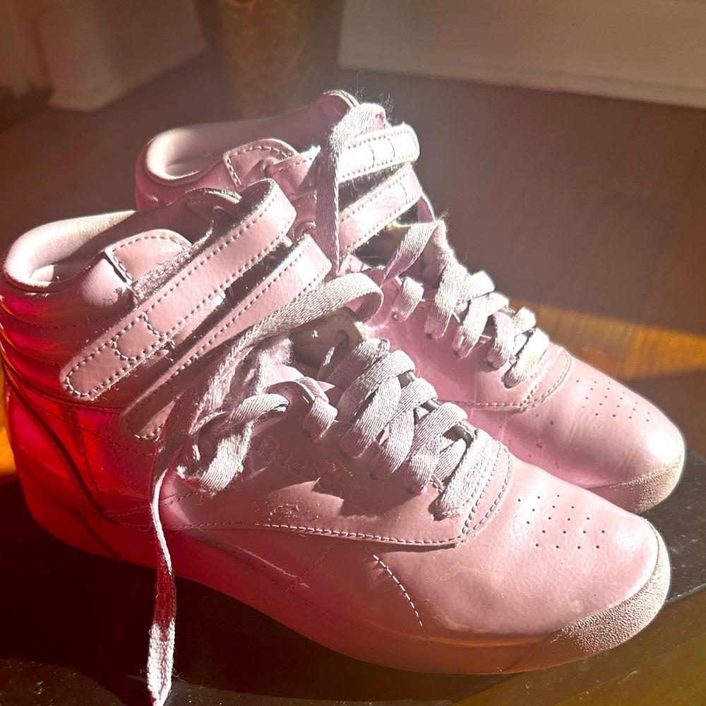 - 💕pink Reebok bottles 💕💕